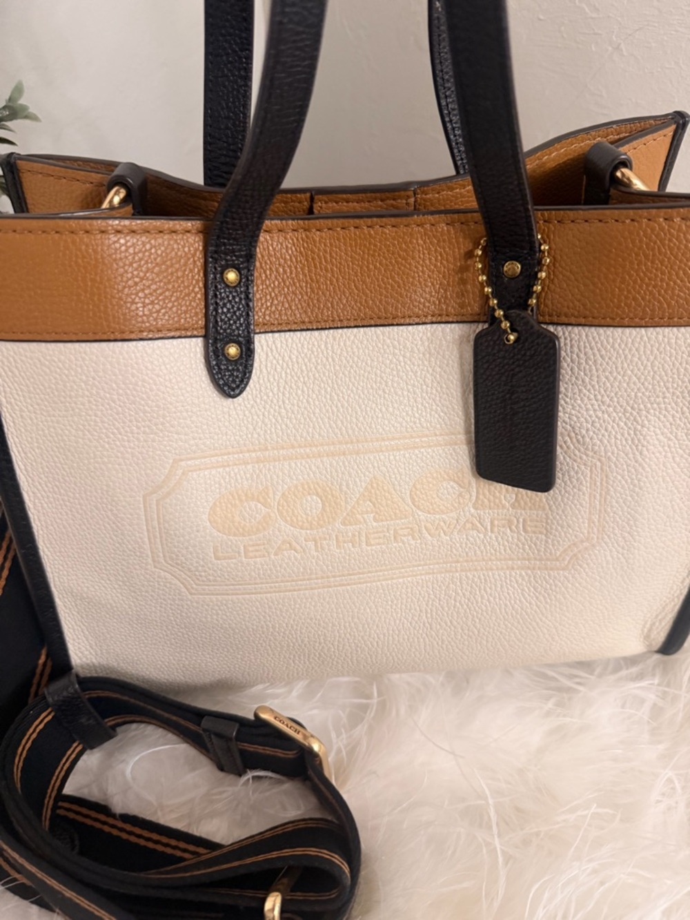 COACH Field Tote 30 In Colorblock With Coach logo Badge Handbag - Picture 2 of 8